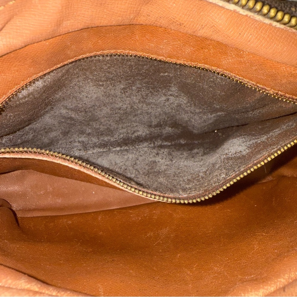 AUTHENTIC Louis Vuitton Trocadero 27 Crossbody Bag - Picture 15 of 16